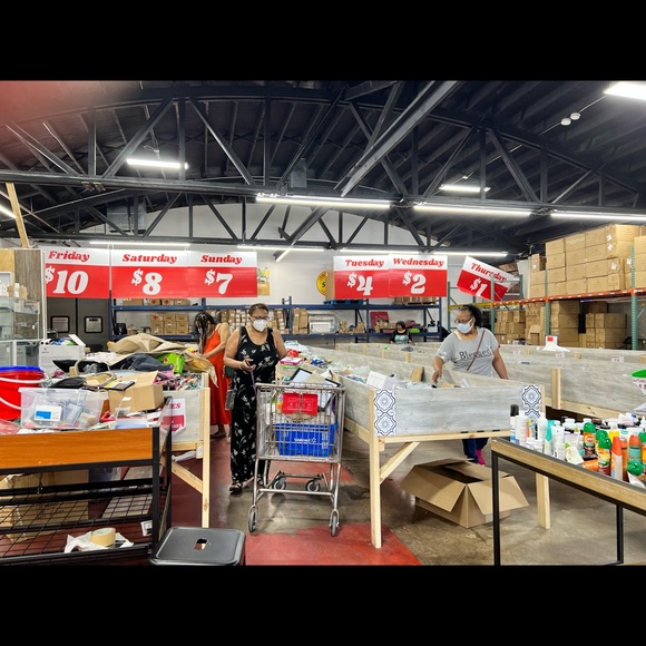 Meet your Posher, Jocilyn from the Black Friday Bin Store in Chicago. - Picture 11 of 16